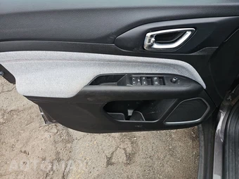 2022 Jeep Compass Latitude Lux - miniatura 15