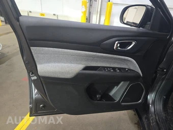 2022 Jeep Compass Latitude Lux - miniatura 9