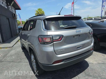 2022 Jeep Compass Latitude Lux - miniatura 2