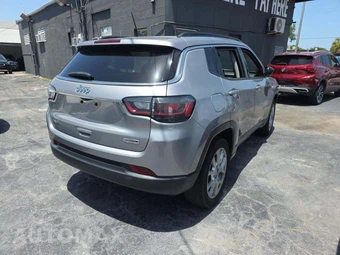 2022 Jeep Compass Latitude Lux - miniatura 3