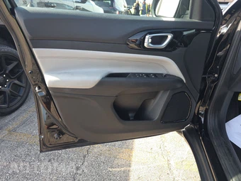 2022 Jeep Compass Limited - miniatura 9