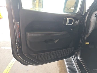 2022 Jeep Gladiator Overland Crew Cab Medium Bed - miniatura 9
