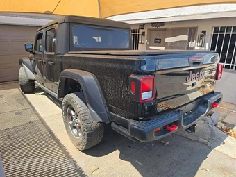 2022 Jeep Gladiator Rubicon Crew Cab Medium Bed - miniatura 2