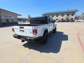 2022 Jeep Gladiator Willys Crew Cab Medium Bed