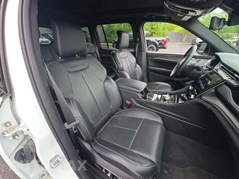 2022 Jeep Grand Cherokee Overland - miniatura 18