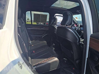 2022 Jeep Grand Cherokee Summit - miniatura 13