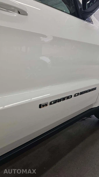 2022 Jeep Grand Cherokee WK Laredo E - miniatura 31
