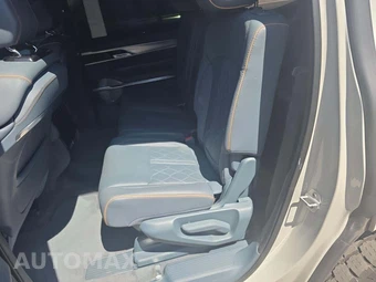 2022 Jeep Grand Wagoneer Series III - miniatura 13