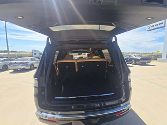 2022 Jeep Grand Wagoneer Series III - miniatura 15