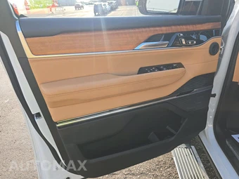 2022 Jeep Grand Wagoneer Series III - miniatura 9