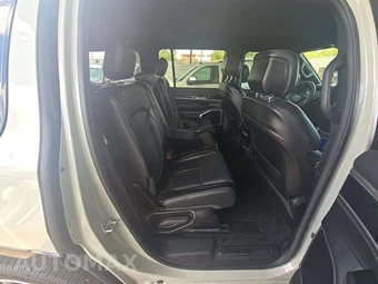 2022 Jeep Wagoneer Series III - miniatura 17