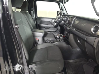 2022 Jeep Wrangler Unlimited Sahara - miniatura 8