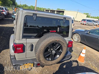 2022 Jeep Wrangler Unlimited Sahara Altitude Edition - miniatura 5