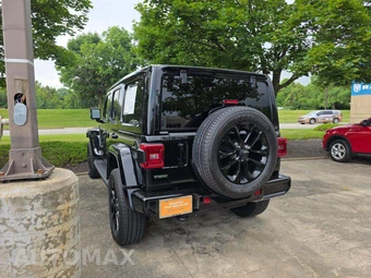 2022 Jeep Wrangler Unlimited Sahara High Altitude Edition - miniatura 2