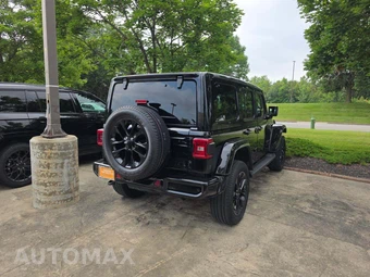 2022 Jeep Wrangler Unlimited Sahara High Altitude Edition - miniatura 3