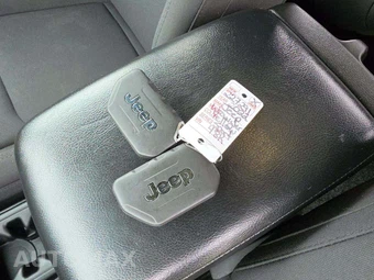 2022 Jeep Wrangler Unlimited Sport - miniatura 8