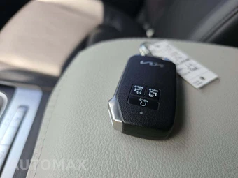 2022 Kia Carnival MPV LXS 121.7" WB - miniatura 8