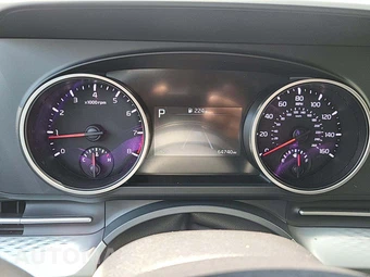 2022 Kia Carnival MPV LXS 121.7" WB - miniatura 9