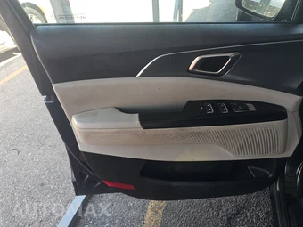 2022 Kia Carnival MPV LXS 121.7" WB - miniatura 9