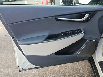 2022 Kia EV6 Wind – miniatura 9