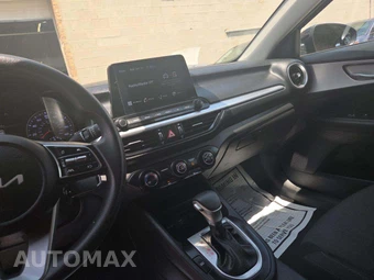 2022 Kia Forte FE – miniatura 10