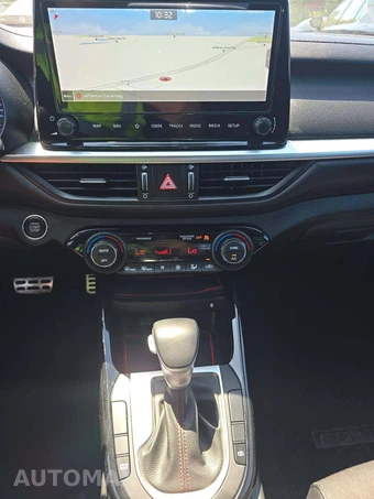 2022 Kia Forte GT - miniatura 10