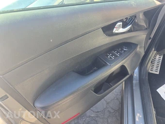2022 Kia Forte GT – miniatura 9