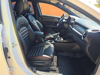 2022 Kia Forte GT - miniatura 18
