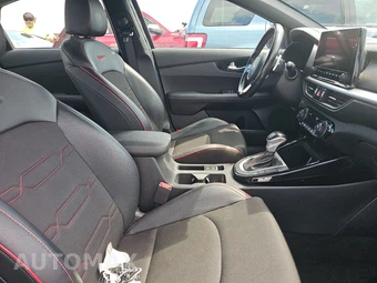 2022 Kia Forte GT - miniatura 8