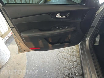2022 Kia Forte GT – miniatura 9