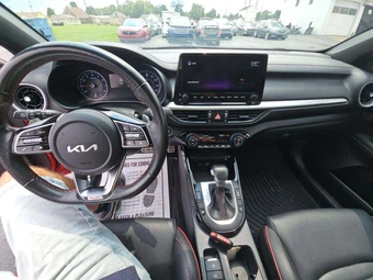 2022 Kia Forte GT - miniatura 10