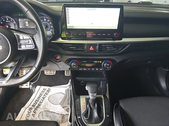 2022 Kia Forte GT-Line - miniatura 11