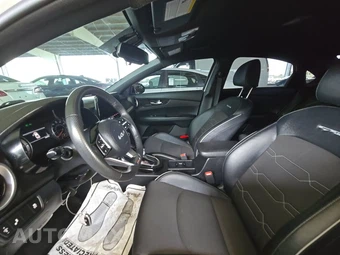 2022 Kia Forte GT-Line - miniatura 7