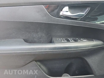 2022 Kia Forte GT-Line – miniatura 9