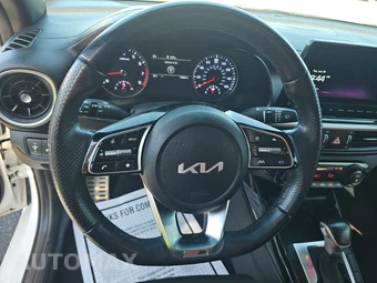 2022 Kia Forte GT-Line – miniatura 10