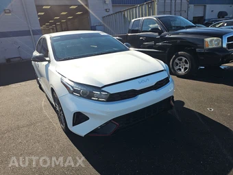 2022 Kia Forte GT-Line – miniatura 3