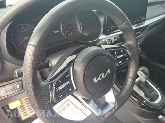 2022 Kia Forte GT-Line – miniatura 10