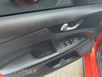 2022 Kia Forte GT-Line – miniatura 9