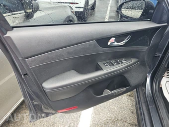 2022 Kia Forte GT-Line - miniatura 9