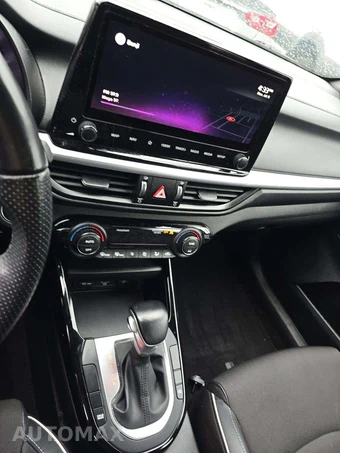 2022 Kia Forte GT-Line - miniatura 10