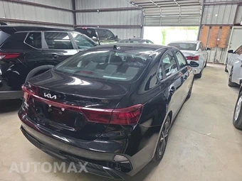 2022 Kia Forte LXS – miniatura 4