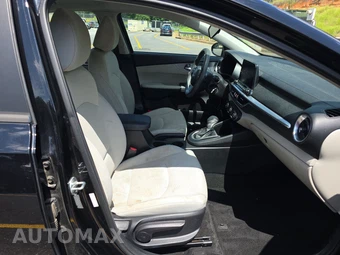 2022 Kia Forte LXS – miniatura 8