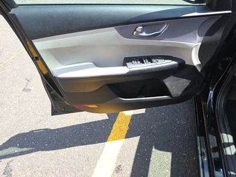 2022 Kia Forte LXS – miniatura 9