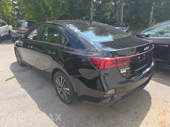 2022 Kia Forte LXS - miniatura 2