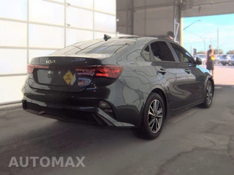 2022 Kia Forte LXS - miniatura 4