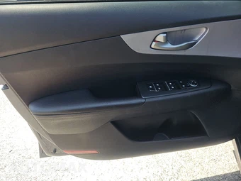 2022 Kia Forte LXS - miniatura 9