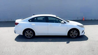 2022 Kia Forte LXS - miniatura 10