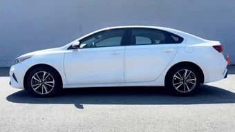 2022 Kia Forte LXS - miniatura 7