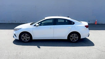 2022 Kia Forte LXS - miniatura 8