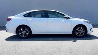 2022 Kia Forte LXS - miniatura 9